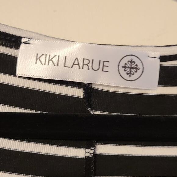Kiki Larue Black White Graphic Logo Scoop Neck Top Blouse ~ size Medium - Picture 4 of 4